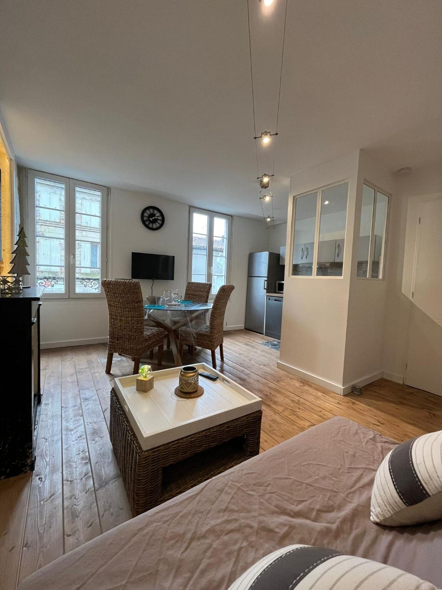L'Escale Niortaise - Centre-Ville - 10Mn Gare - Wifi - Netflix المظهر الخارجي الصورة