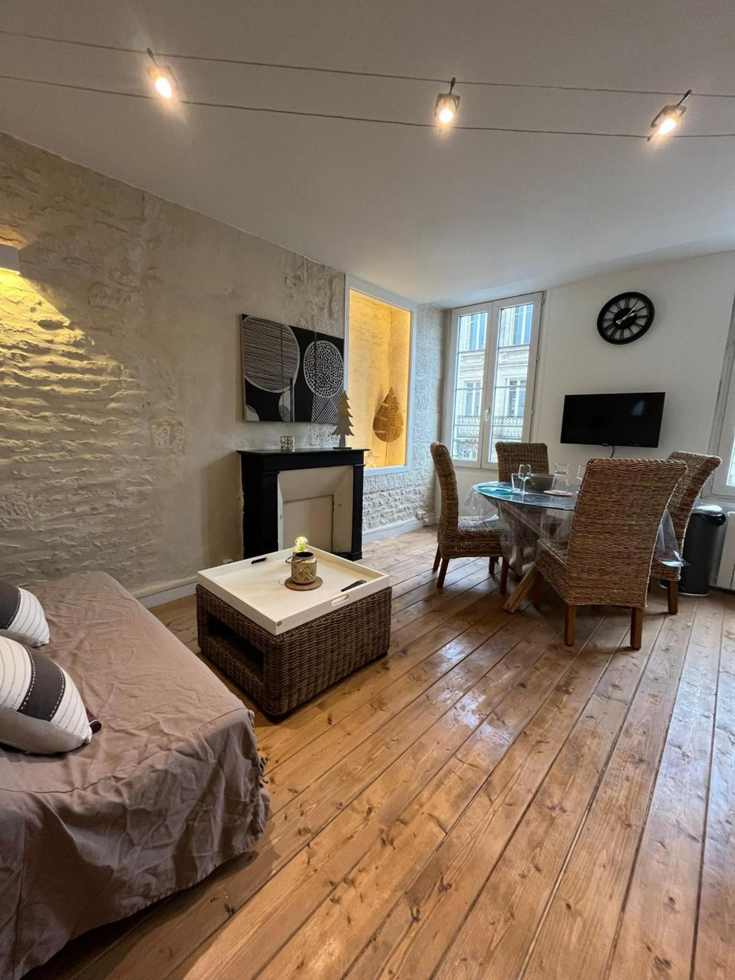 L'Escale Niortaise - Centre-Ville - 10Mn Gare - Wifi - Netflix المظهر الخارجي الصورة