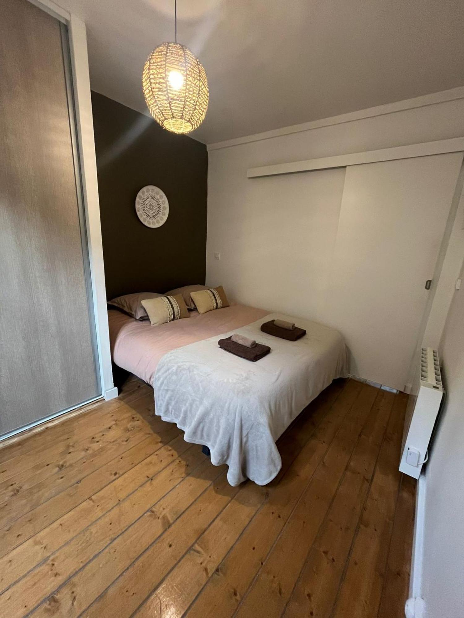 L'Escale Niortaise - Centre-Ville - 10Mn Gare - Wifi - Netflix الغرفة الصورة