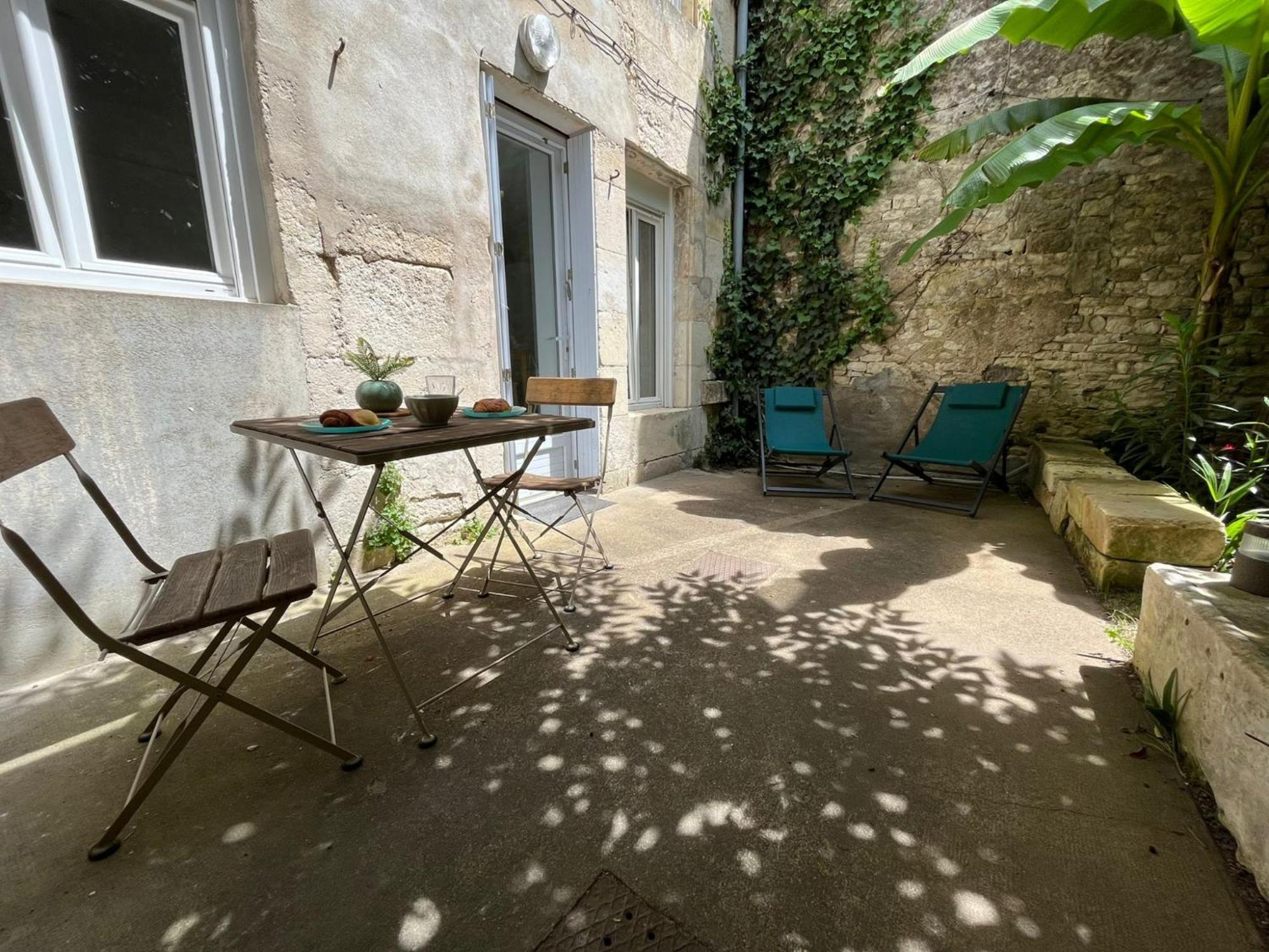 L'Escale Niortaise - Centre-Ville - 10Mn Gare - Wifi - Netflix الغرفة الصورة